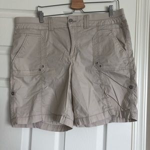 NWOT- khaki shorts